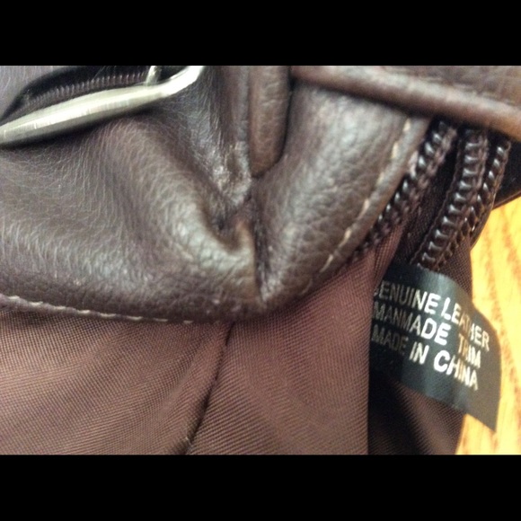 Chic Crossbody Soft Mid-Size Leather Bag - Picture 8 of 8